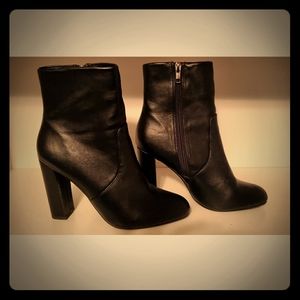 Black heeled boots